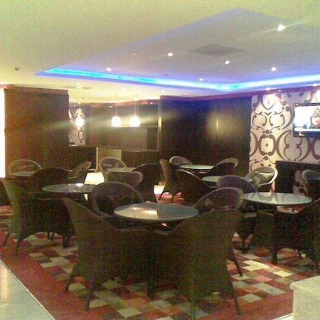 Crom Express Airport Hotel - Jeddah Bagian luar foto