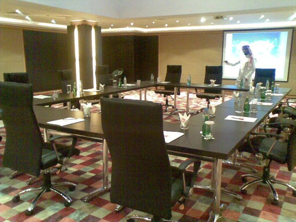 Crom Express Airport Hotel - Jeddah Bagian luar foto