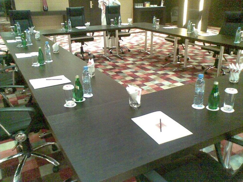 Crom Express Airport Hotel - Jeddah Bagian luar foto
